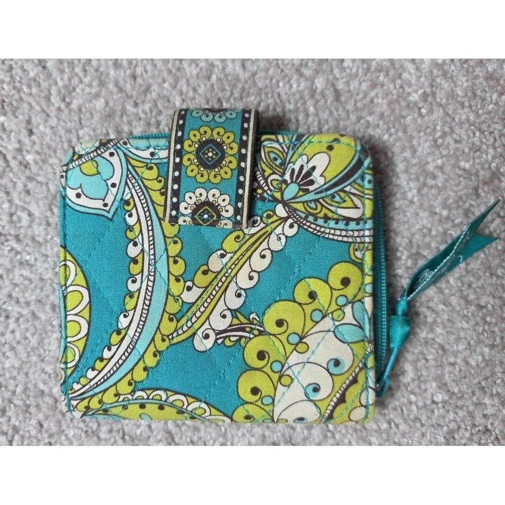 Vera Bradley Peacock Paisley Small Bi-Fold Wallet Snap - Picture 1 of 4
